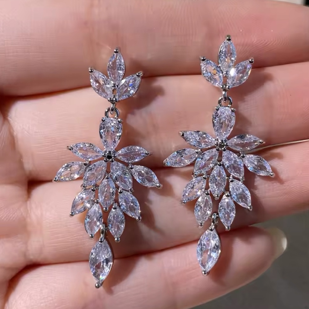 Jewelry Bundle — Bridal Wedding Earrings
Style:Silver Crystal Long Drop Earrings